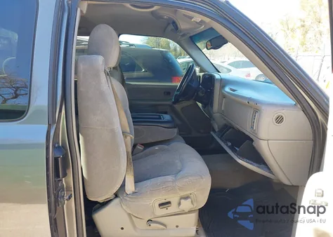 2000 Chevrolet Silverado 1500 Ls z USA, uszkodzony, nr VIN 1GCEC19T7YZ370384